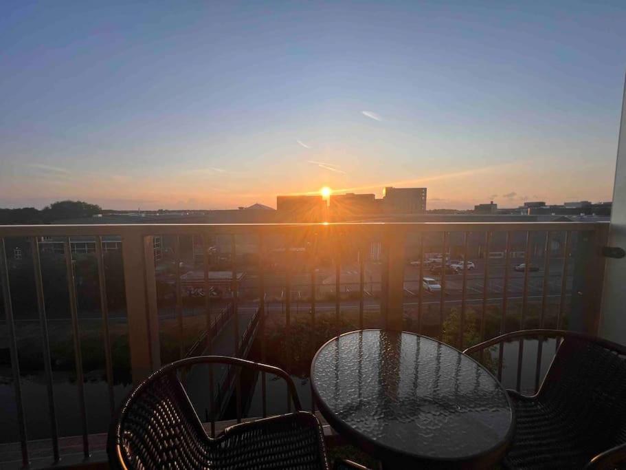 Lincoln View Sleeps 4 Balcony Self Check-In Apartment Exterior photo